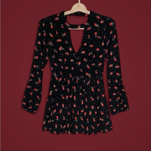 Free People Tegan Black Floral V-Neck Mini Dress Sz 0 Spring Date Party Boho EUC - Picture 3 of 15